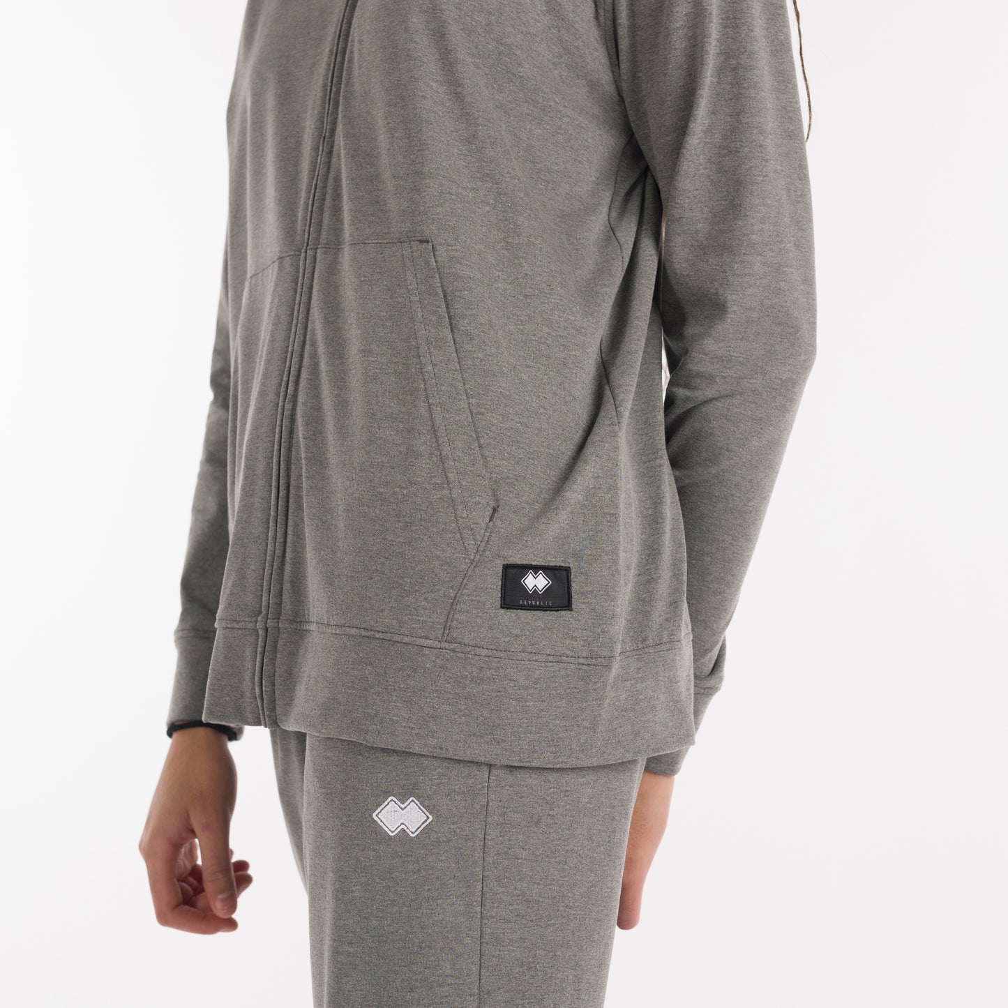 ESSENTIAL FW25/26 HOODY ZIP 01 WOMAN JR